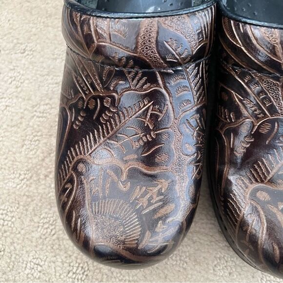 Dansko Professional Brown Tooled Embossed Floral Leather Closed Back Clog Shoes - Picture 7 of 9